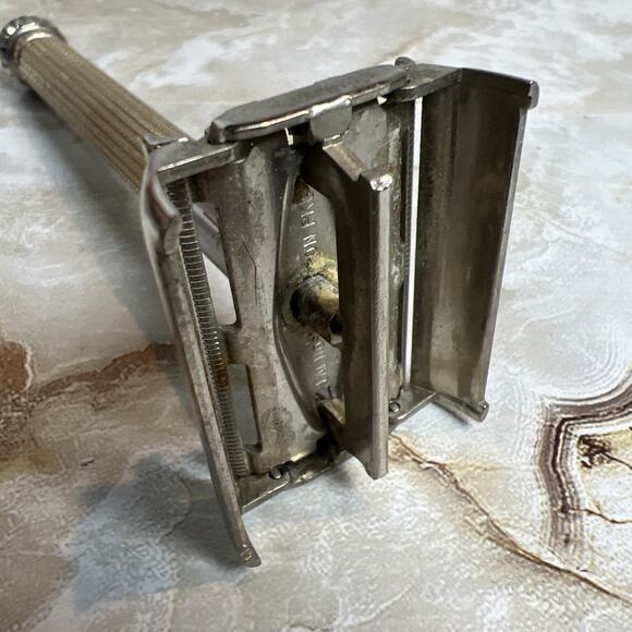 Vintage Gillette Lady Gold Star Burst Women's Safety Razor Barber Tool USA - Picture 12 of 13